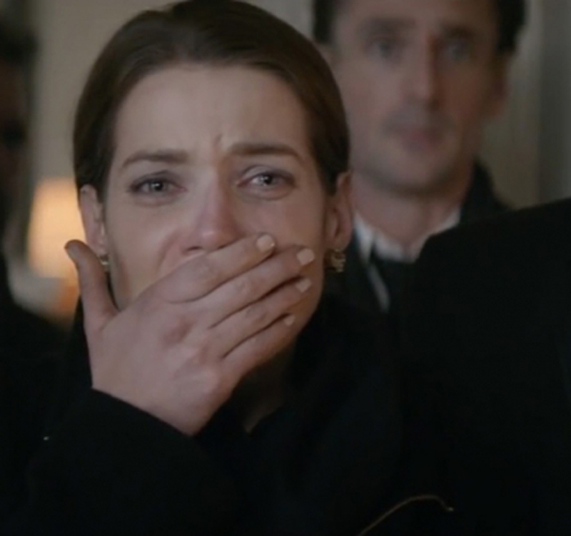 فيديو  أب يفاجئ أبناءه بإعلان خبر وفاته.. شاهد كيف كان رد فعل الأبناء في هذا الفيديو المؤثر!